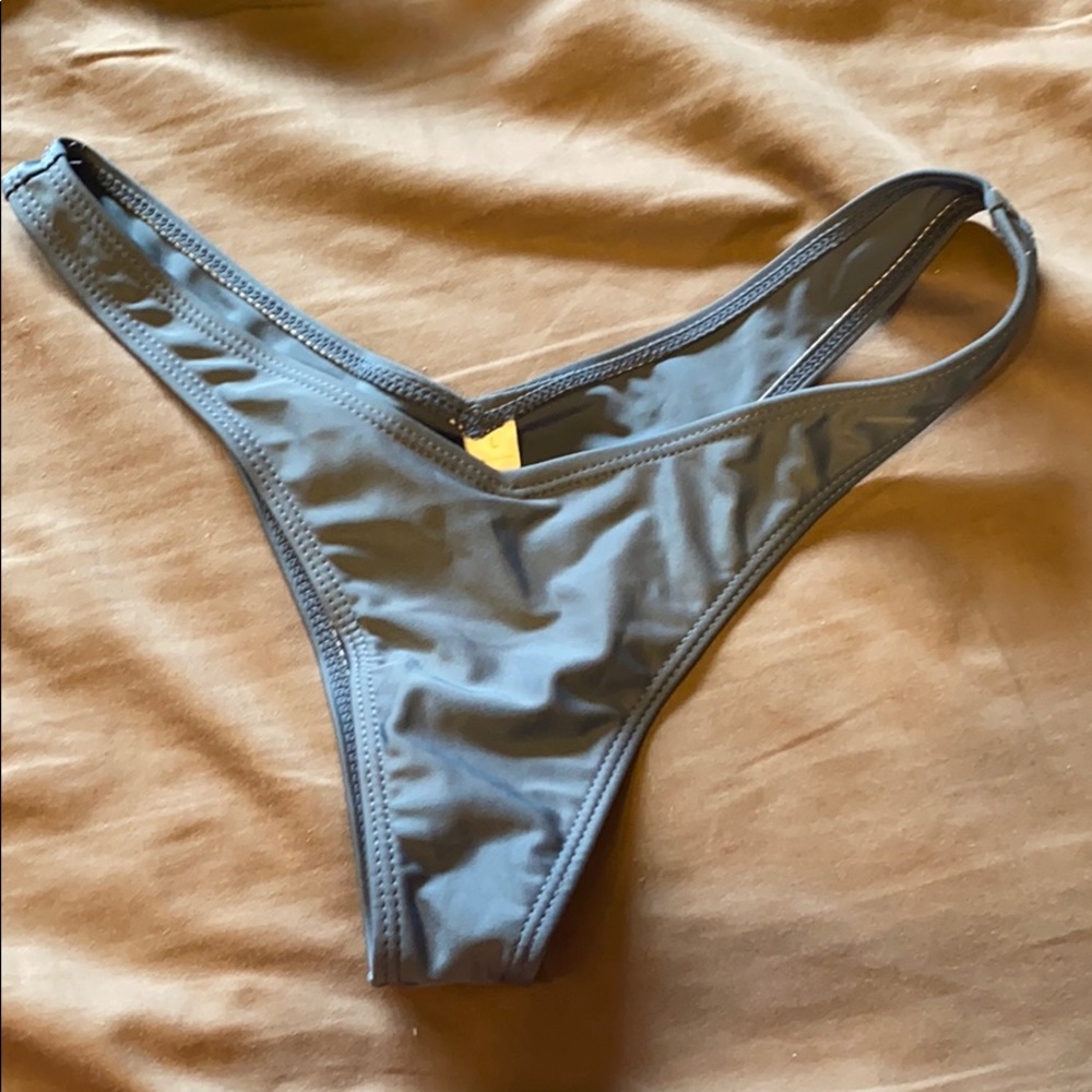 Gray bikini - Picture 2 of 3